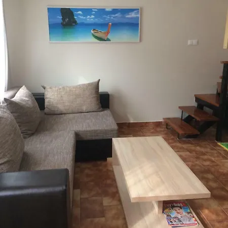 Arbo79 Apartmanhaz *